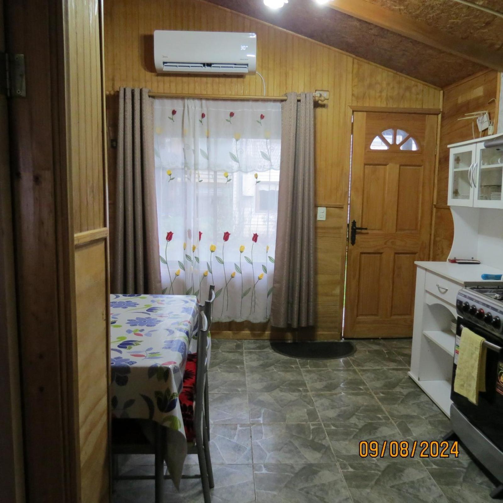 Hostal Y Cabanas Ventisquero 푸에르토 푸유구아피 외부 사진