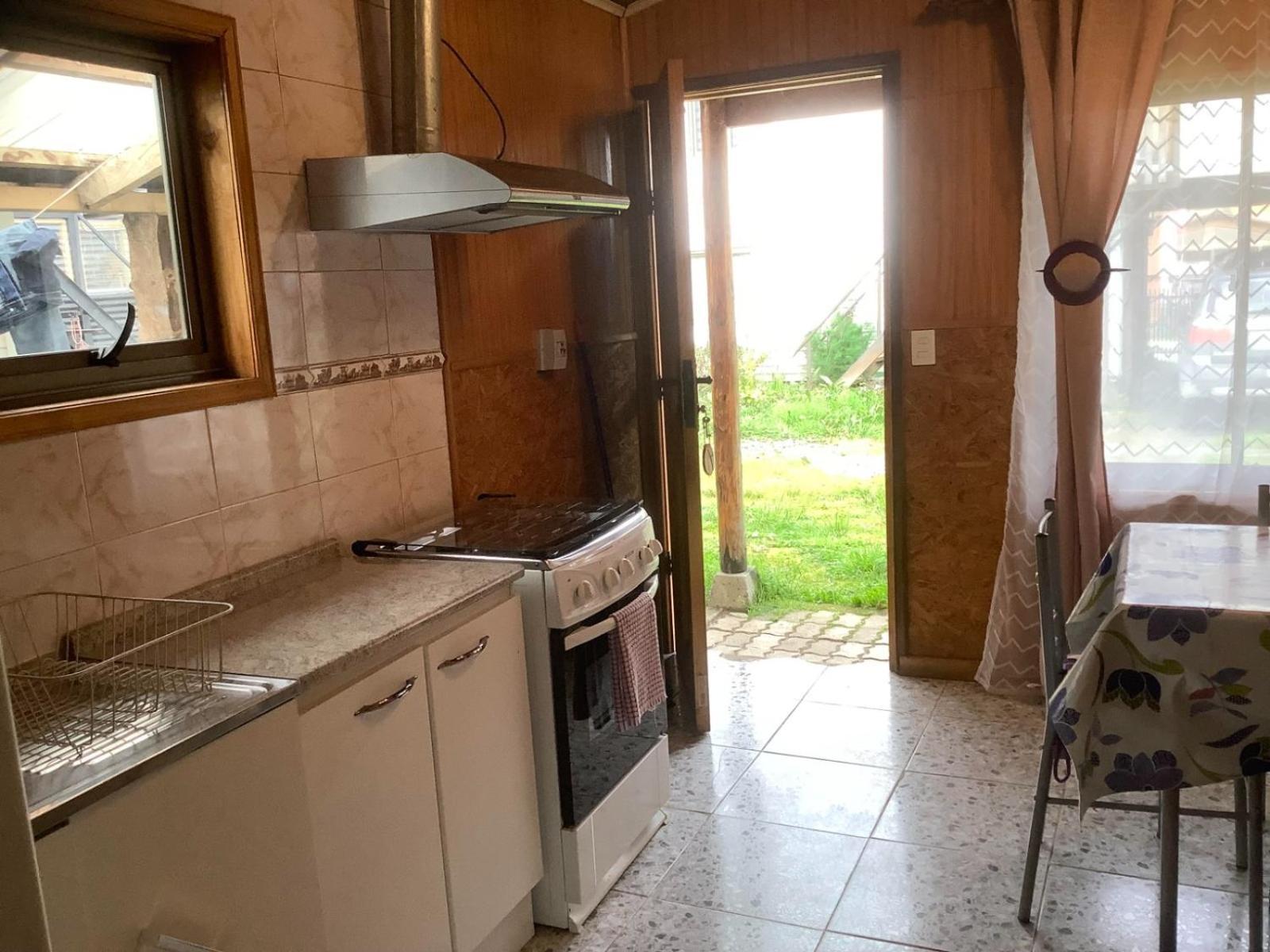 Hostal Y Cabanas Ventisquero 푸에르토 푸유구아피 외부 사진