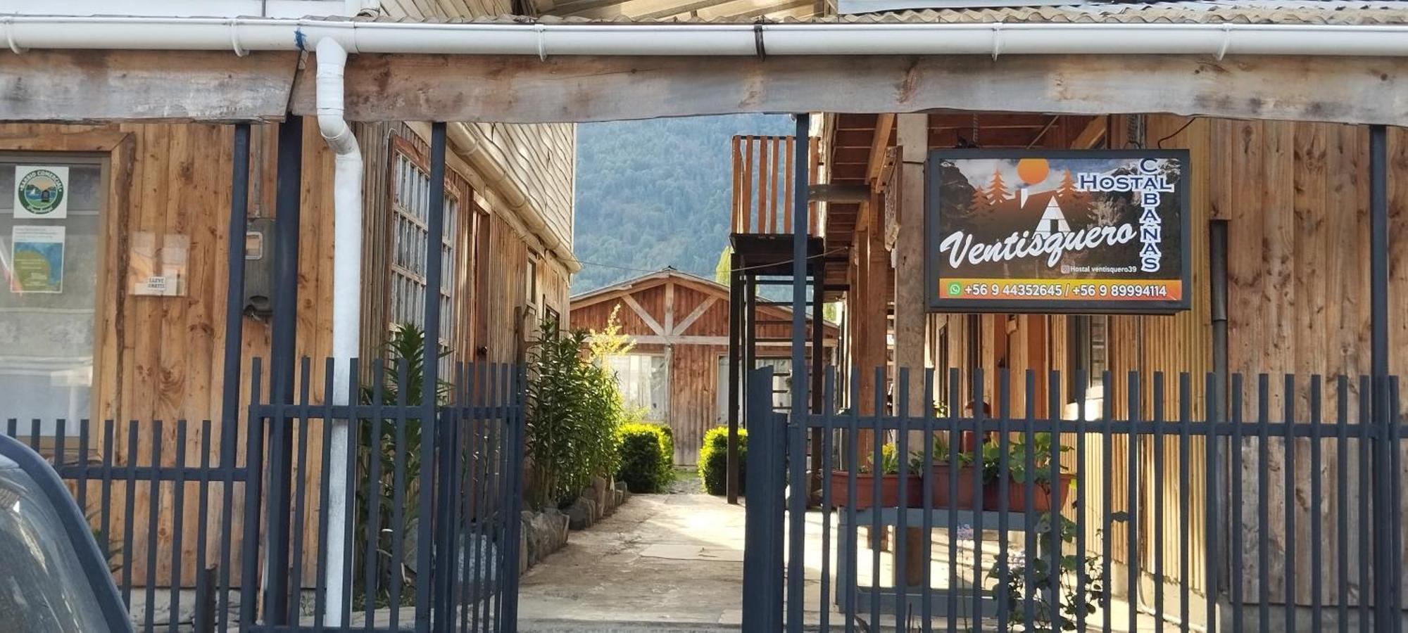 Hostal Y Cabanas Ventisquero 푸에르토 푸유구아피 외부 사진